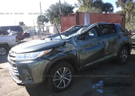 2017 Toyota Highlander Xle z USA, uszkodzony, nr VIN 5TDKZRFH0HS217766